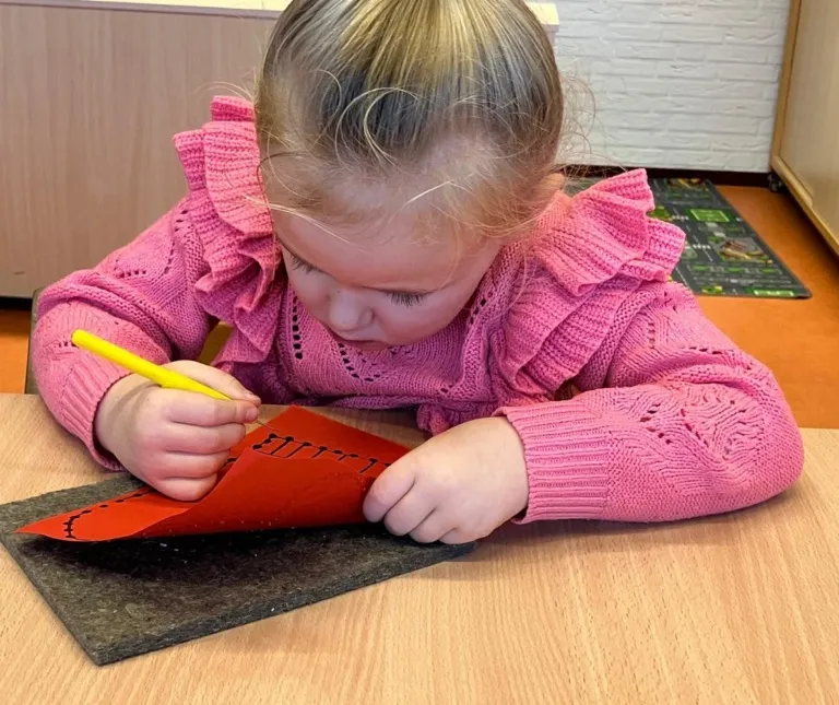 Meisje op de dagbehandeling van Juvent